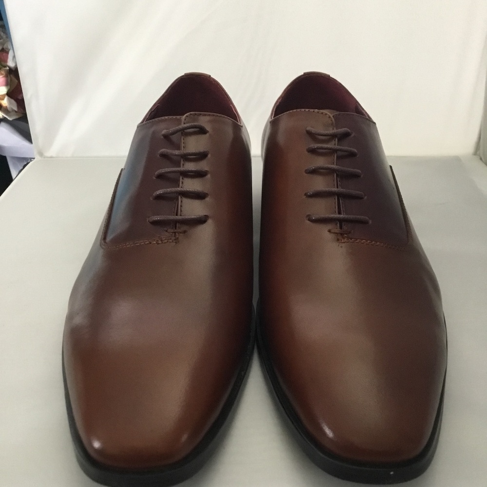 DRESS-UP SHOES FOR MEN.